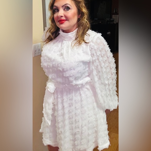 Jewel Badgley Mischka Dresses & Skirts - Jewel by Badgley Mischka Elegant White Textured Dress